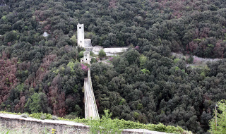 Castilo en Umbria. Agenzia del Demanio
